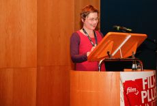 13. Claudia Gleisner (BFS) haelt eine Lobrede auf Gisela Haller